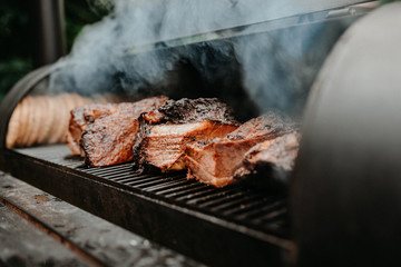 https://www.allamericanoutdoorliving.com/blog/wp-content/uploads/2020/07/choosing-the-best-BBQ-3.jpg